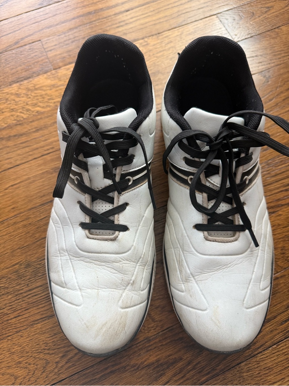 Golf shoes